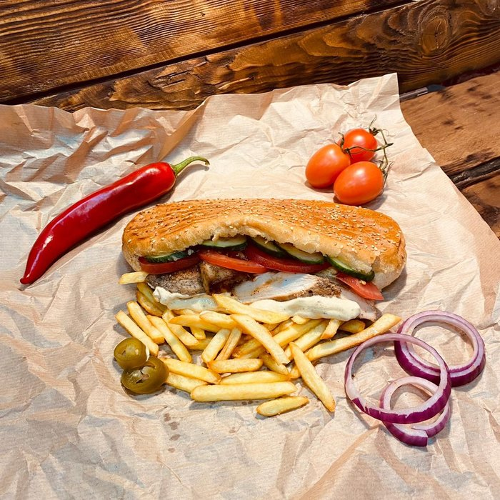 Гиро в булке с курицей